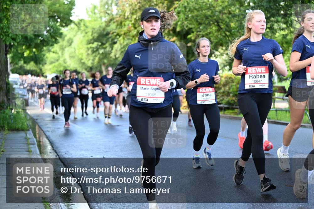14.06.2026 - REWE Women's Run Dr. Thomas Lammeyer http://msf.ph/oto/9756671 14.06.2026 09:20:26 Laufen 11066, 7, 10817, 10647 meine-sportfotos.de