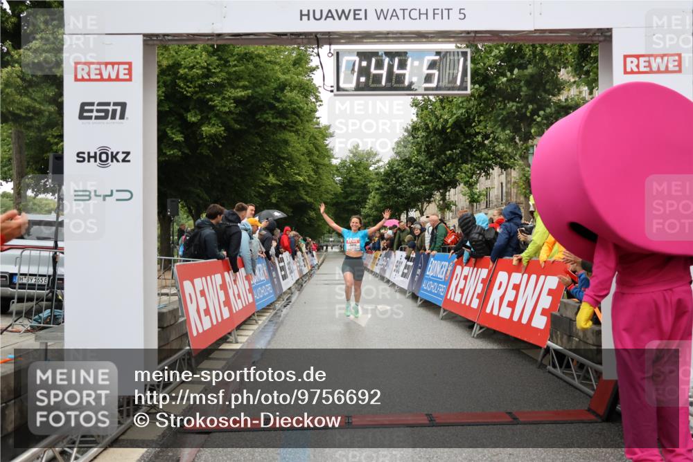14.06.2026 - REWE Women's Run Strokosch-Dieckow http://msf.ph/oto/9756692 14.06.2026 09:45:14 Ziel 10072 meine-sportfotos.de