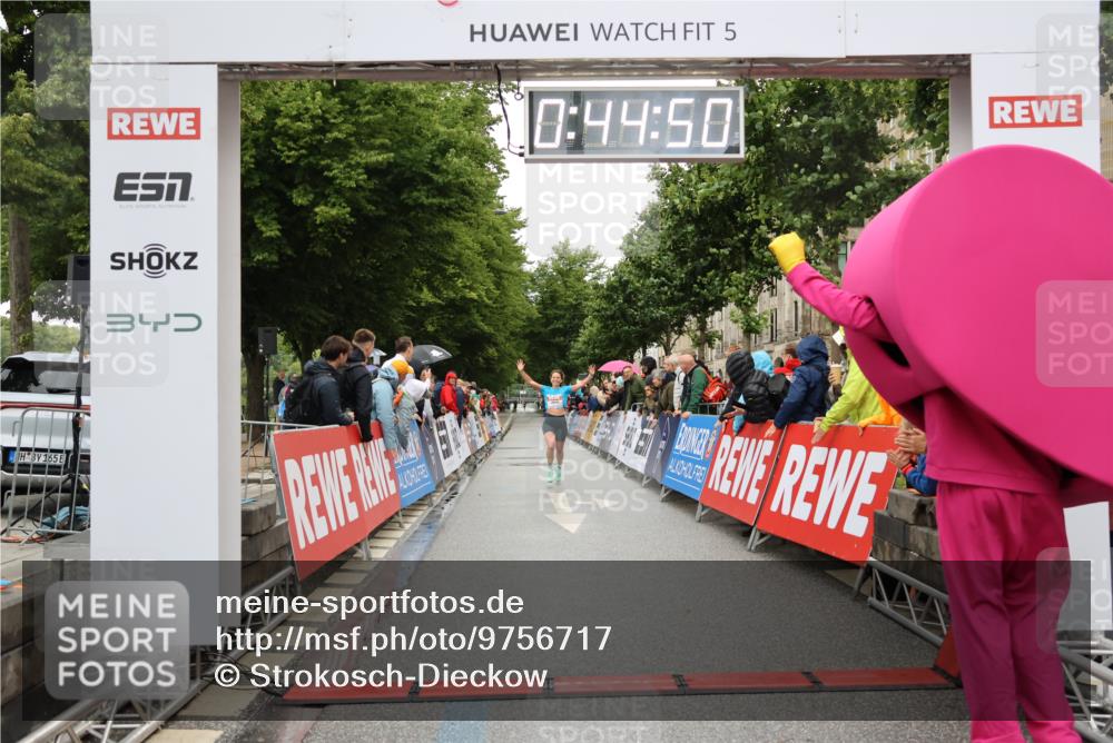 14.06.2026 - REWE Women's Run Strokosch-Dieckow http://msf.ph/oto/9756717 14.06.2026 09:45:12 Ziel 10072 meine-sportfotos.de