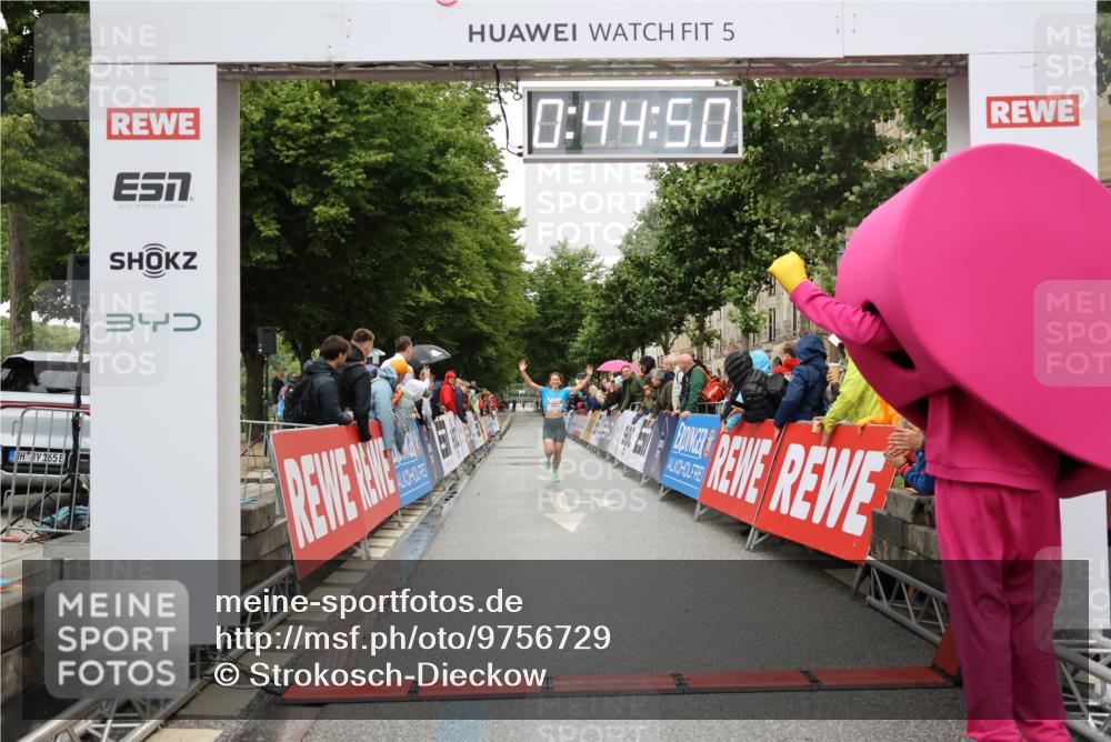 14.06.2026 - REWE Women's Run Strokosch-Dieckow http://msf.ph/oto/9756729 14.06.2026 09:45:12 Ziel 10072 meine-sportfotos.de