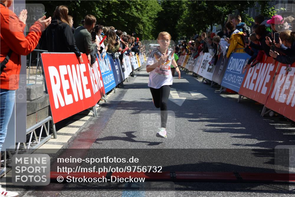 14.06.2026 - REWE Women's Run Strokosch-Dieckow http://msf.ph/oto/9756732 14.06.2026 11:36:32 Ziel 106, 138, 312, 346 meine-sportfotos.de