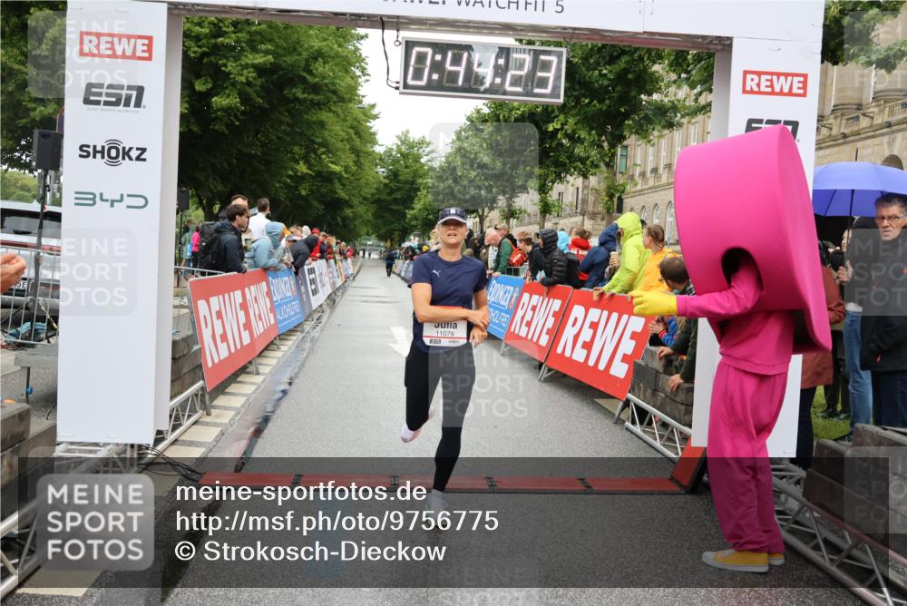 14.06.2026 - REWE Women's Run Strokosch-Dieckow http://msf.ph/oto/9756775 14.06.2026 09:44:46 Ziel 10328, 11079 meine-sportfotos.de