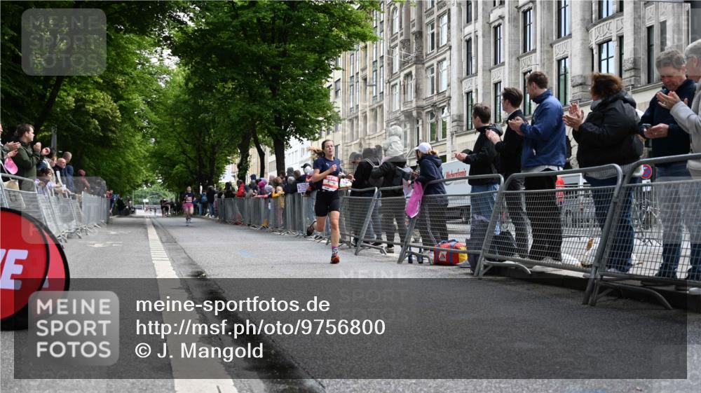 14.06.2026 - REWE Women's Run J. Mangold http://msf.ph/oto/9756800 14.06.2026 10:52:17 Ziel 5682 meine-sportfotos.de