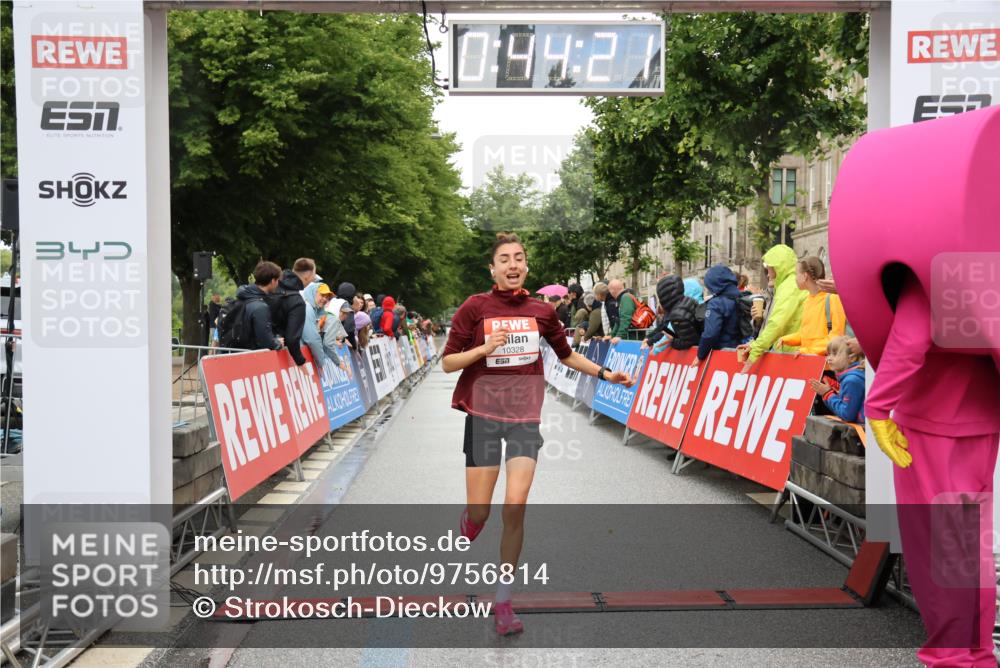 14.06.2026 - REWE Women's Run Strokosch-Dieckow http://msf.ph/oto/9756814 14.06.2026 09:44:43 Ziel 10328, 10480, 11079, 11418 meine-sportfotos.de