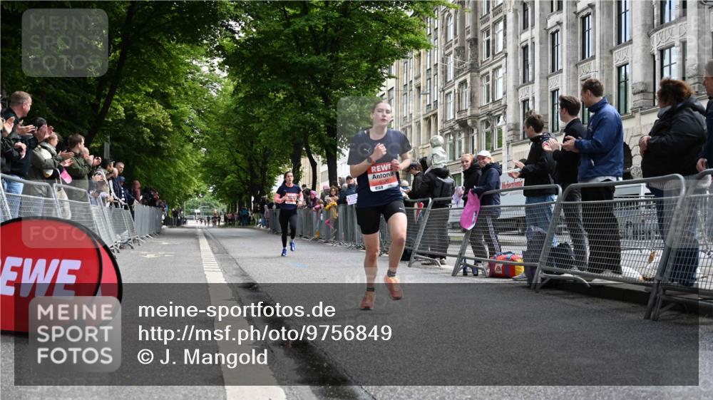 14.06.2026 - REWE Women's Run J. Mangold http://msf.ph/oto/9756849 14.06.2026 10:52:34 Ziel 5231, 5336 meine-sportfotos.de