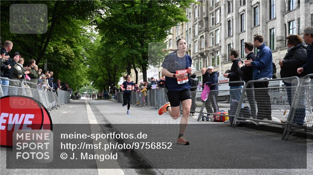 14.06.2026 - REWE Women's Run J. Mangold http://msf.ph/oto/9756852 14.06.2026 10:52:35 Ziel 5231, 5336 meine-sportfotos.de