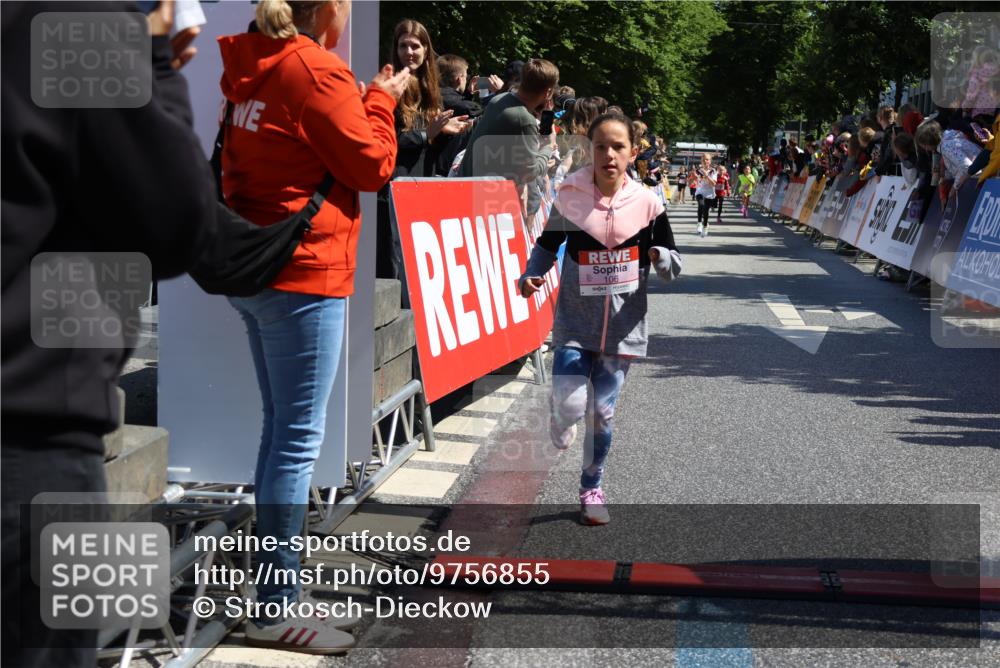 14.06.2026 - REWE Women's Run Strokosch-Dieckow http://msf.ph/oto/9756855 14.06.2026 11:36:28 Ziel 106, 237, 263 meine-sportfotos.de