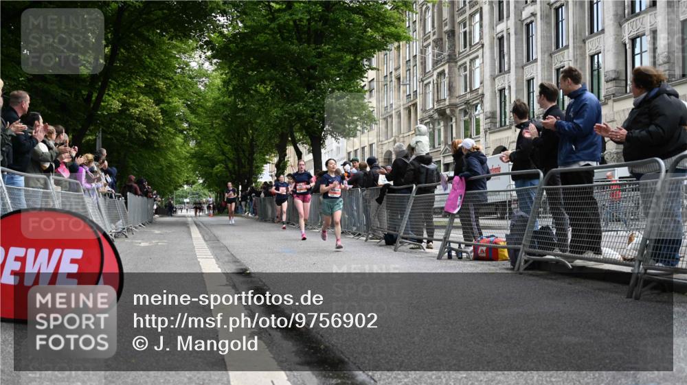 14.06.2026 - REWE Women's Run J. Mangold http://msf.ph/oto/9756902 14.06.2026 10:52:57 Ziel 5306, 5694, 5815, 5990 meine-sportfotos.de
