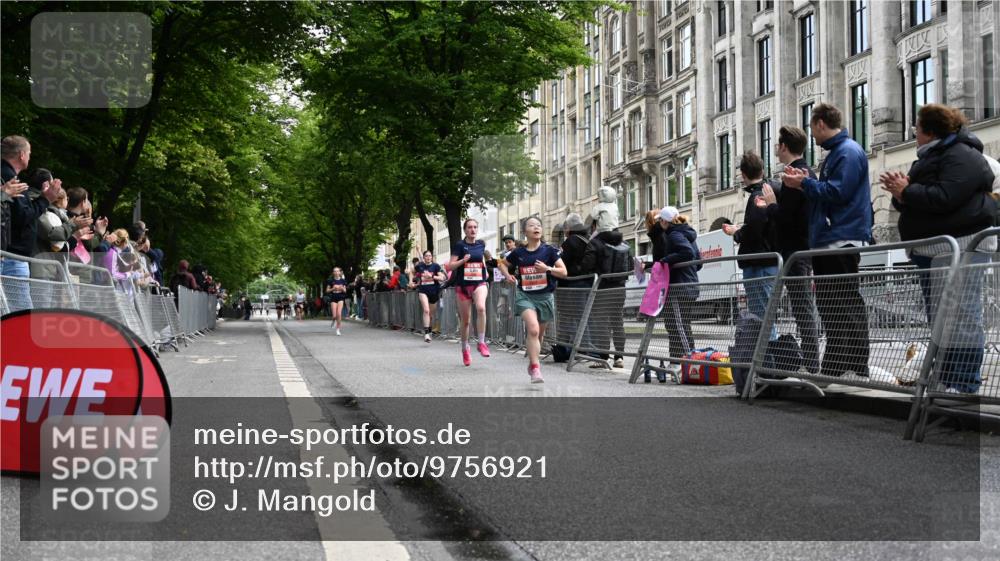 14.06.2026 - REWE Women's Run J. Mangold http://msf.ph/oto/9756921 14.06.2026 10:52:58 Ziel 5306, 5493, 5694, 5815, 5990 meine-sportfotos.de