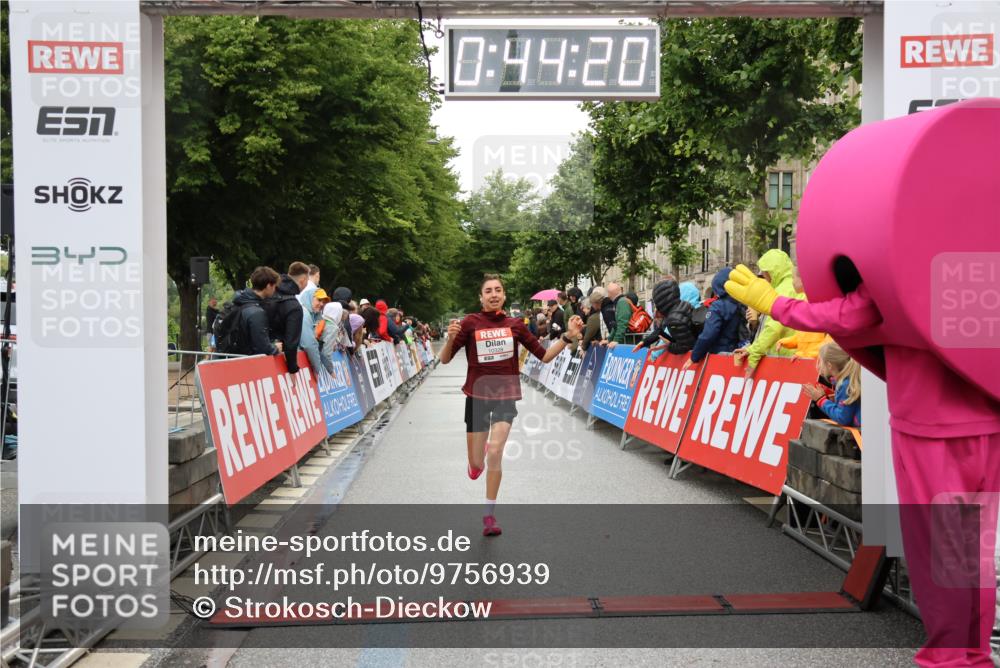 14.06.2026 - REWE Women's Run Strokosch-Dieckow http://msf.ph/oto/9756939 14.06.2026 09:44:43 Ziel 10328, 10480, 11079, 11418 meine-sportfotos.de