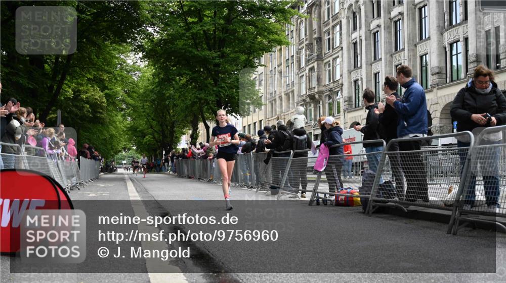 14.06.2026 - REWE Women's Run J. Mangold http://msf.ph/oto/9756960 14.06.2026 10:53:03 Ziel 5493, 5694, 5815, 5990 meine-sportfotos.de