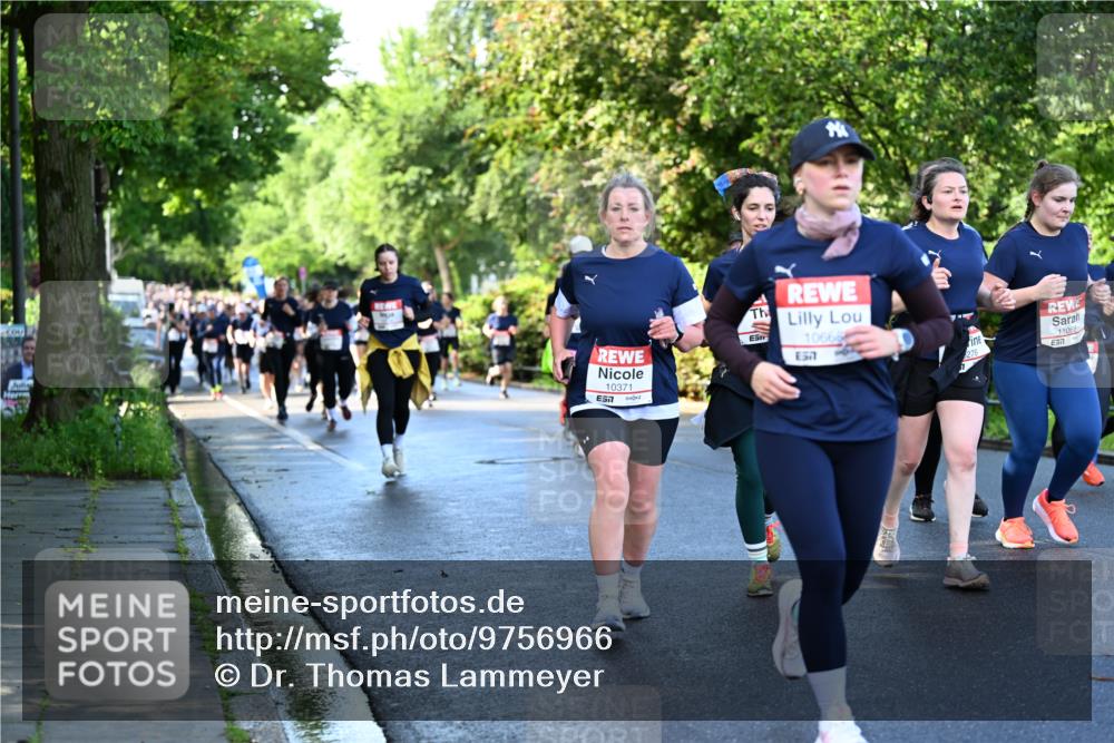 14.06.2026 - REWE Women's Run Dr. Thomas Lammeyer http://msf.ph/oto/9756966 14.06.2026 09:20:49 Laufen 10371, 7, 10666, 276, 11068, 7 meine-sportfotos.de