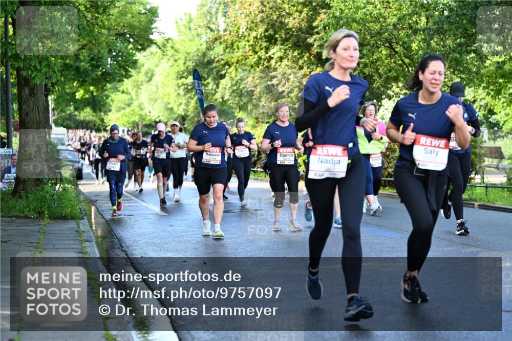 14.06.2026 - REWE Women's Run Dr. Thomas Lammeyer http://msf.ph/oto/9757097 14.06.2026 09:20:57 Laufen 11169, 10674, 57, 1005 meine-sportfotos.de