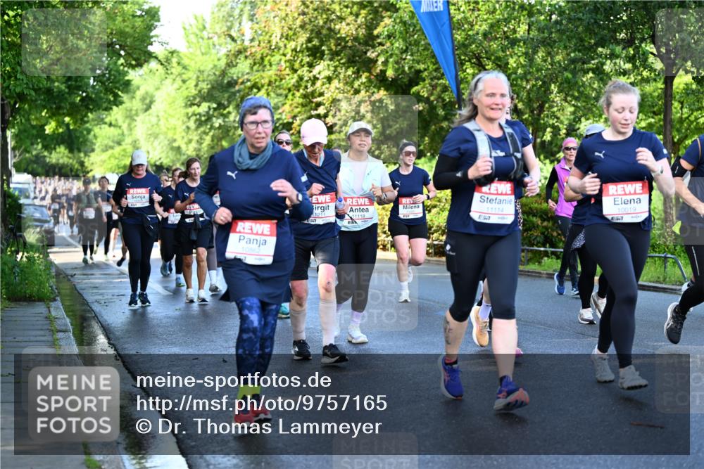14.06.2026 - REWE Women's Run Dr. Thomas Lammeyer http://msf.ph/oto/9757165 14.06.2026 09:21:02 Laufen 10862, 1211, 11118, 11114, 10019, 57 meine-sportfotos.de