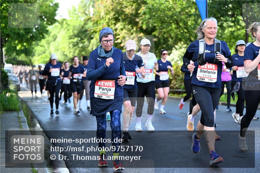 14.06.2026 - REWE Women's Run Dr. Thomas Lammeyer http://msf.ph/oto/9757170 14.06.2026 09:21:02 Laufen 10862, 7, 11114, 7 meine-sportfotos.de