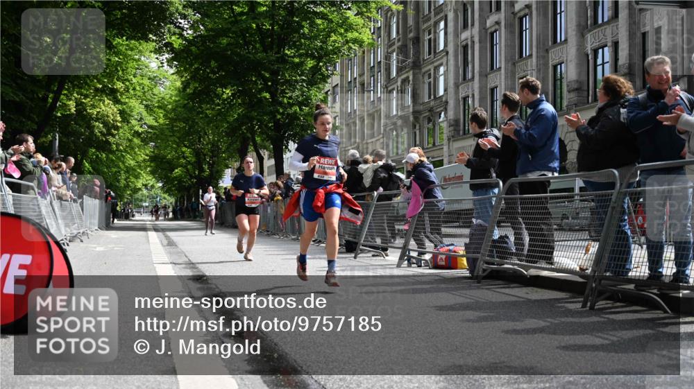 14.06.2026 - REWE Women's Run J. Mangold http://msf.ph/oto/9757185 14.06.2026 10:54:54 Ziel 5649, 5718, 5837 meine-sportfotos.de