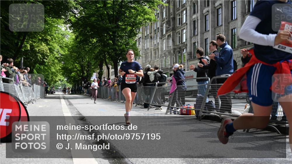 14.06.2026 - REWE Women's Run J. Mangold http://msf.ph/oto/9757195 14.06.2026 10:54:55 Ziel 5649, 5718, 5837 meine-sportfotos.de