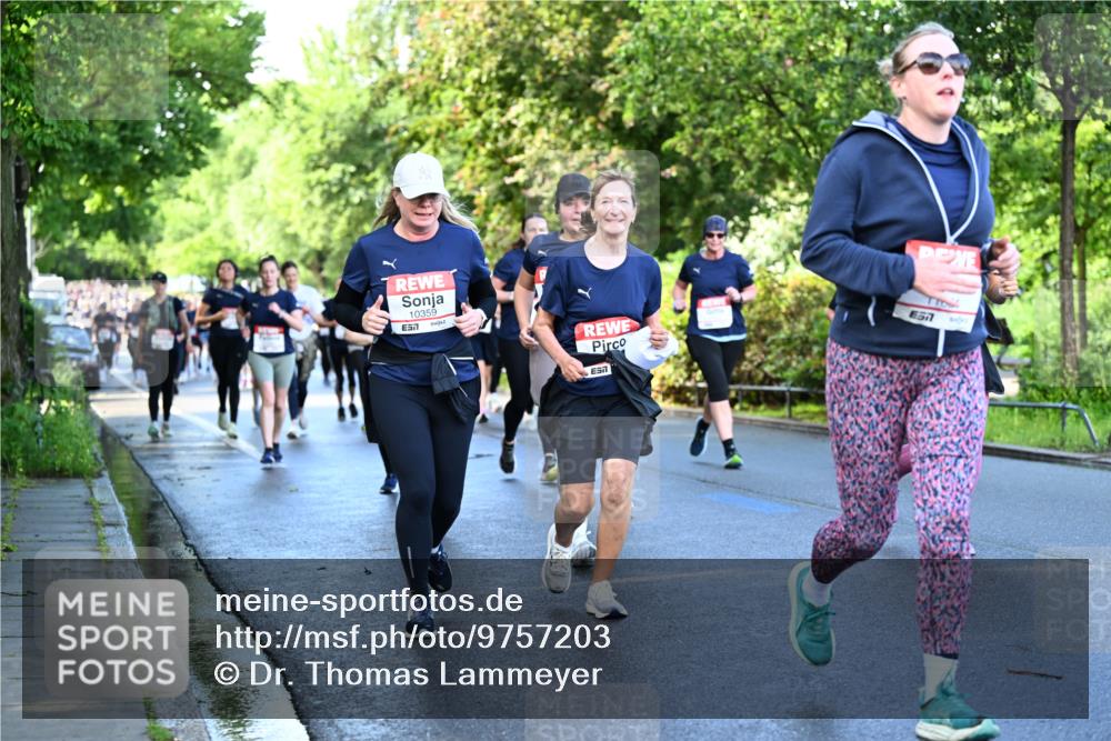 14.06.2026 - REWE Women's Run Dr. Thomas Lammeyer http://msf.ph/oto/9757203 14.06.2026 09:21:05 Laufen 10359, 57, 657, 57 meine-sportfotos.de