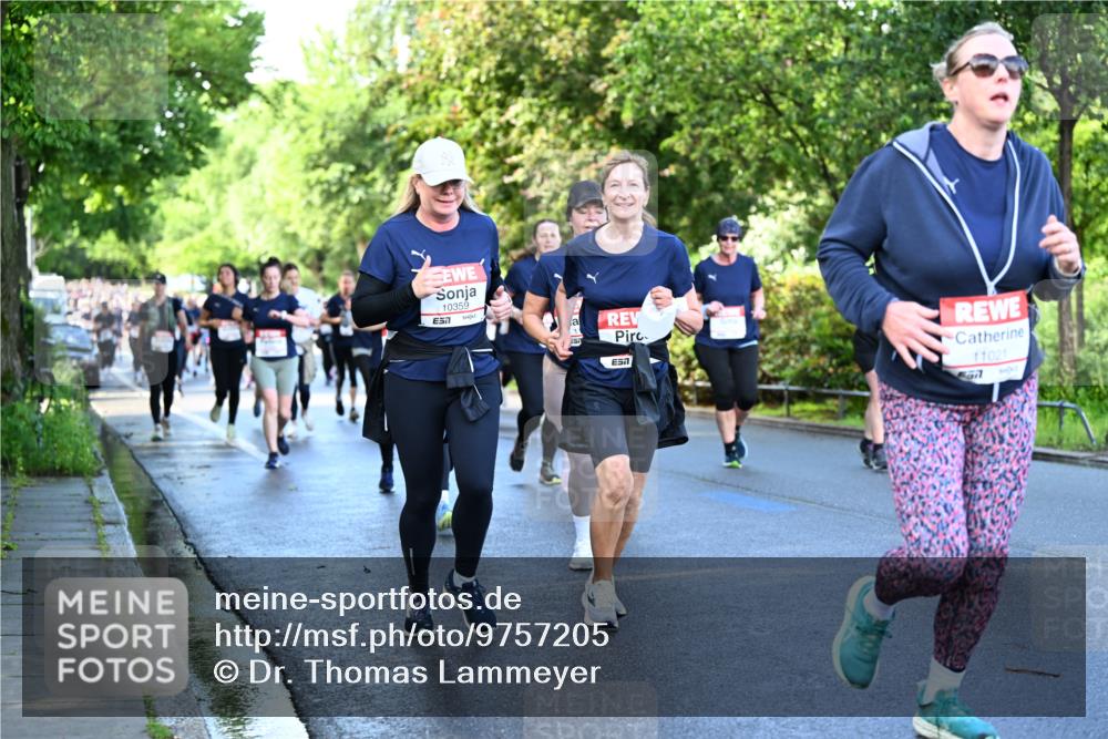 14.06.2026 - REWE Women's Run Dr. Thomas Lammeyer http://msf.ph/oto/9757205 14.06.2026 09:21:05 Laufen 10359, 7, 11021, 5577 meine-sportfotos.de