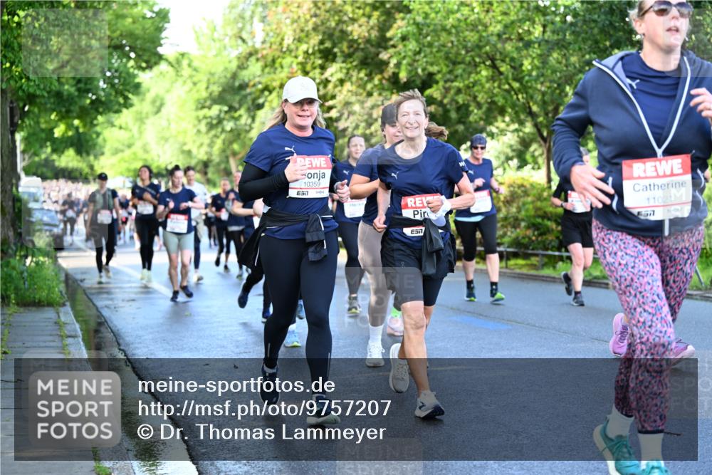 14.06.2026 - REWE Women's Run Dr. Thomas Lammeyer http://msf.ph/oto/9757207 14.06.2026 09:21:05 Laufen 10359, 7, 11021, 657 meine-sportfotos.de