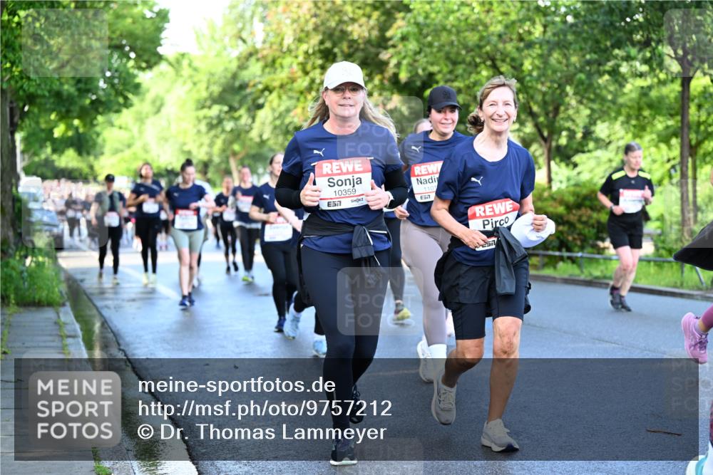 14.06.2026 - REWE Women's Run Dr. Thomas Lammeyer http://msf.ph/oto/9757212 14.06.2026 09:21:06 Laufen 10359, 657, 1101, 57 meine-sportfotos.de