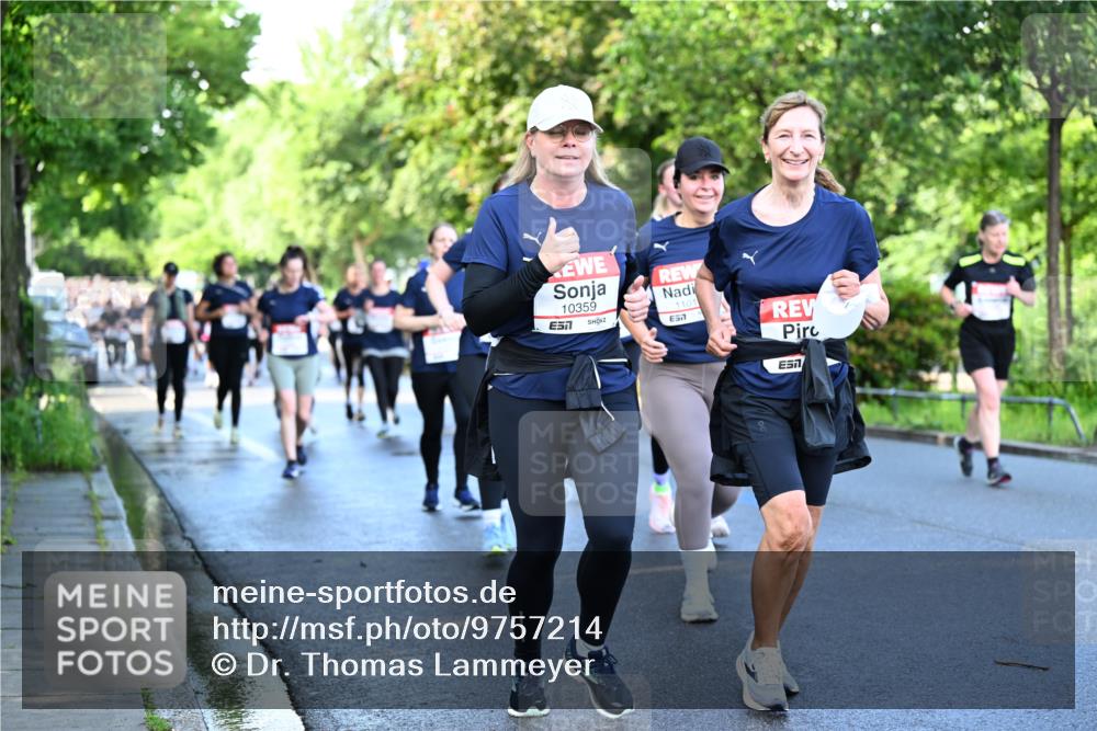 14.06.2026 - REWE Women's Run Dr. Thomas Lammeyer http://msf.ph/oto/9757214 14.06.2026 09:21:06 Laufen 10359, 1101, 657 meine-sportfotos.de
