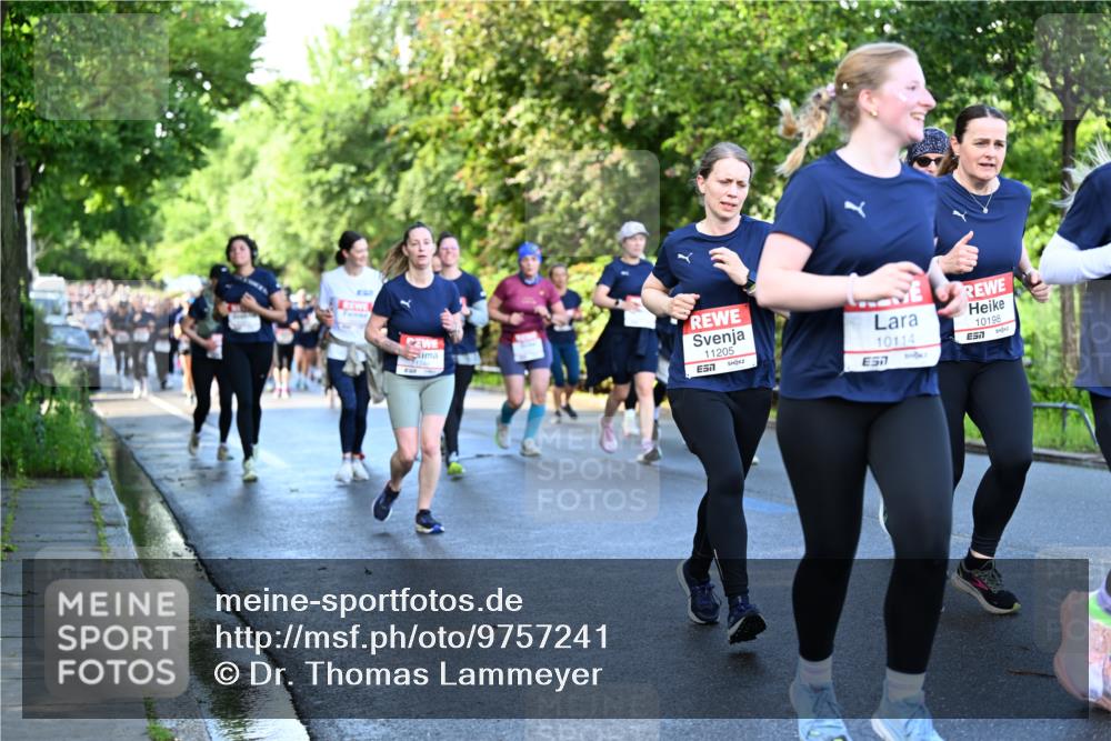 14.06.2026 - REWE Women's Run Dr. Thomas Lammeyer http://msf.ph/oto/9757241 14.06.2026 09:21:08 Laufen 11205, 57, 10114, 7, 10198, 7 meine-sportfotos.de