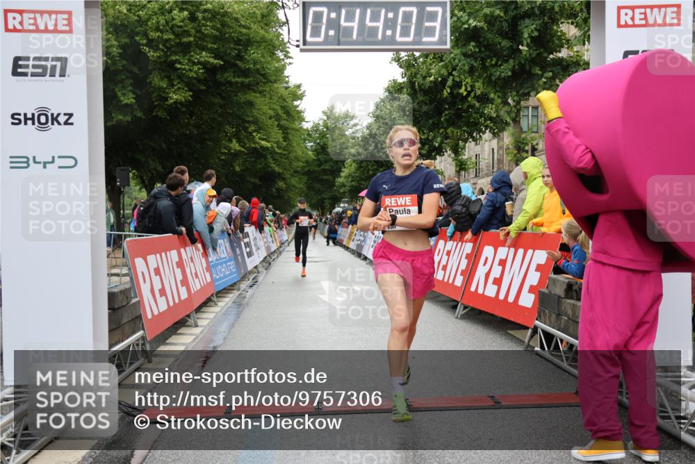 14.06.2026 - REWE Women's Run Strokosch-Dieckow http://msf.ph/oto/9757306 14.06.2026 09:44:26 Ziel 10245, 10481, 11447 meine-sportfotos.de
