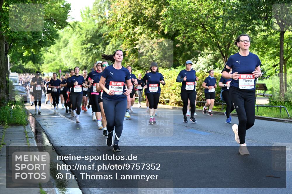 14.06.2026 - REWE Women's Run Dr. Thomas Lammeyer http://msf.ph/oto/9757352 14.06.2026 09:21:16 Laufen 10646, 10544, 57 meine-sportfotos.de