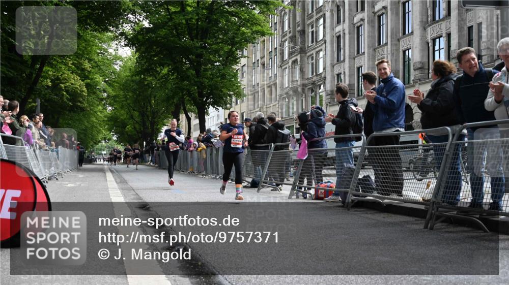 14.06.2026 - REWE Women's Run J. Mangold http://msf.ph/oto/9757371 14.06.2026 10:55:57 Ziel 5277, 5451, 5790, 5868 meine-sportfotos.de