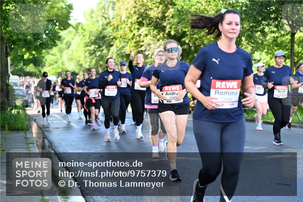 14.06.2026 - REWE Women's Run Dr. Thomas Lammeyer http://msf.ph/oto/9757379 14.06.2026 09:21:18 Laufen 10966, 10646, 7 meine-sportfotos.de