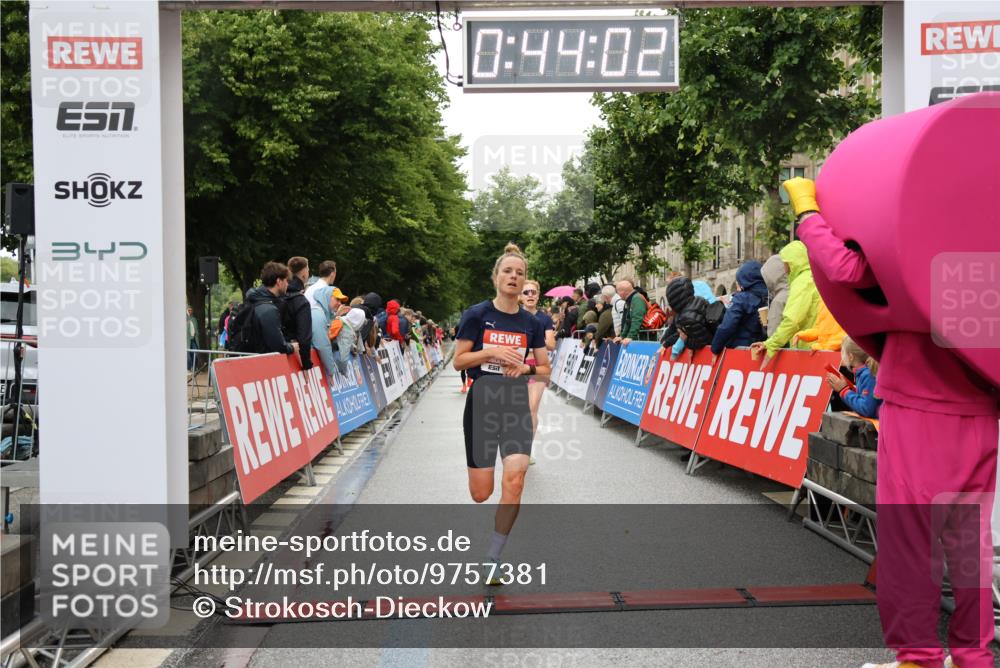 14.06.2026 - REWE Women's Run Strokosch-Dieckow http://msf.ph/oto/9757381 14.06.2026 09:44:24 Ziel 10245, 11447 meine-sportfotos.de