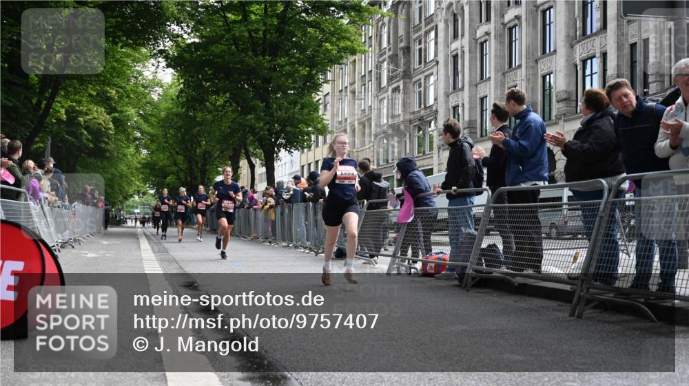 14.06.2026 - REWE Women's Run J. Mangold http://msf.ph/oto/9757407 14.06.2026 10:56:06 Ziel 5244, 5245, 5556, 5818 meine-sportfotos.de