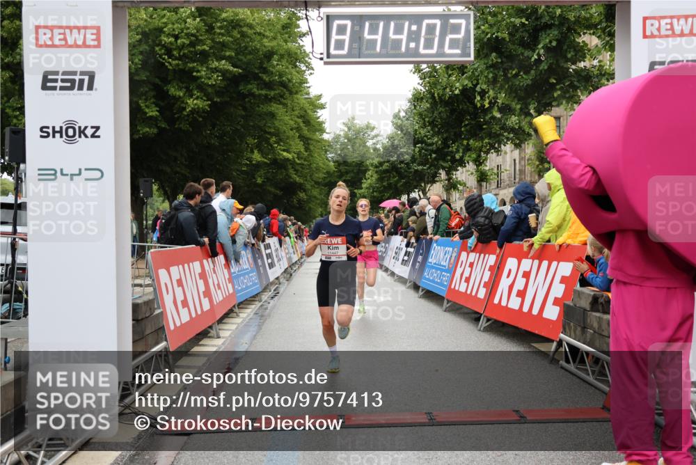 14.06.2026 - REWE Women's Run Strokosch-Dieckow http://msf.ph/oto/9757413 14.06.2026 09:44:24 Ziel 10245, 11447 meine-sportfotos.de