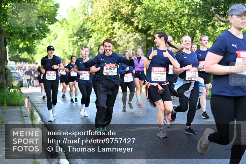 14.06.2026 - REWE Women's Run Dr. Thomas Lammeyer http://msf.ph/oto/9757427 14.06.2026 09:21:21 Laufen 10048, 57, 10050, 10049, 7 meine-sportfotos.de