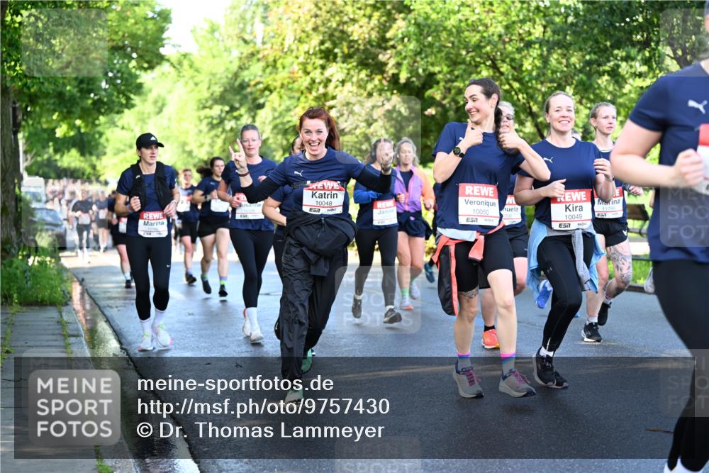 14.06.2026 - REWE Women's Run Dr. Thomas Lammeyer http://msf.ph/oto/9757430 14.06.2026 09:21:21 Laufen 10048, 7, 10050, 7, 10049, 7, 11099 meine-sportfotos.de
