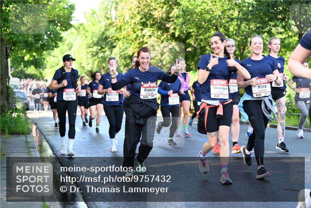 14.06.2026 - REWE Women's Run Dr. Thomas Lammeyer http://msf.ph/oto/9757432 14.06.2026 09:21:22 Laufen 10048, 7, 10050, 10049, 57 meine-sportfotos.de