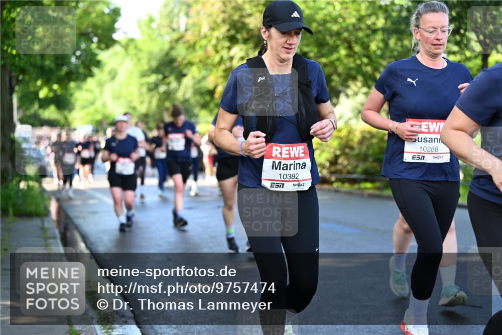 14.06.2026 - REWE Women's Run Dr. Thomas Lammeyer http://msf.ph/oto/9757474 14.06.2026 09:21:24 Laufen 10382, 7, 10288, 7 meine-sportfotos.de