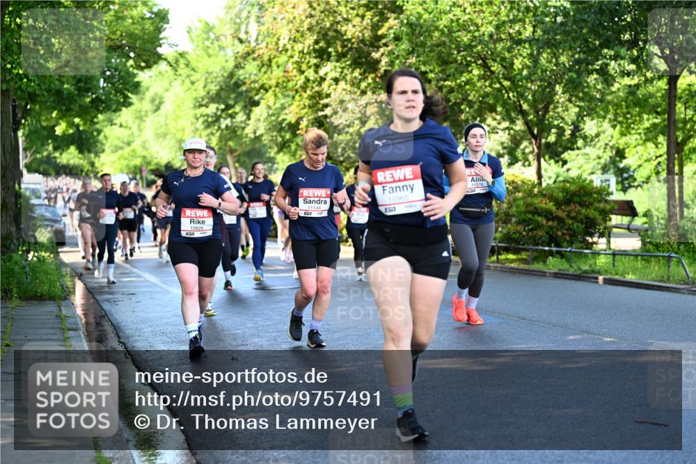 14.06.2026 - REWE Women's Run Dr. Thomas Lammeyer http://msf.ph/oto/9757491 14.06.2026 09:21:26 Laufen 10826, 57, 11144, 10965, 517, 11376, 3657 meine-sportfotos.de
