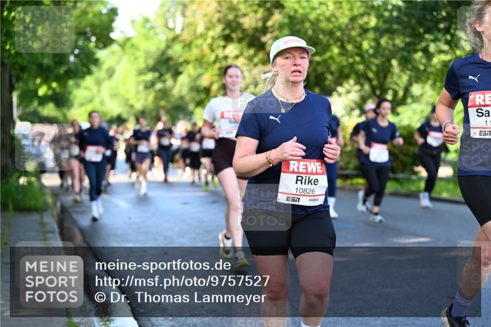 14.06.2026 - REWE Women's Run Dr. Thomas Lammeyer http://msf.ph/oto/9757527 14.06.2026 09:21:28 Laufen 10826, 7, 11, 7 meine-sportfotos.de