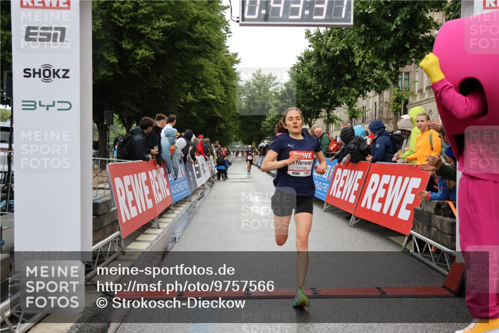 14.06.2026 - REWE Women's Run Strokosch-Dieckow http://msf.ph/oto/9757566 14.06.2026 09:43:59 Ziel 11296 meine-sportfotos.de