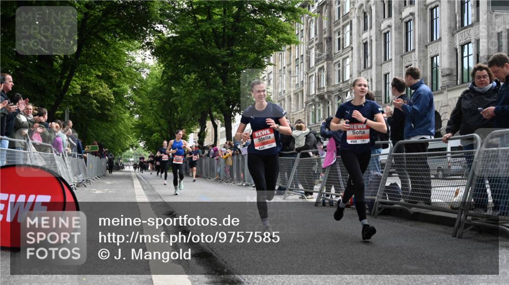 14.06.2026 - REWE Women's Run J. Mangold http://msf.ph/oto/9757585 14.06.2026 10:56:46 Ziel 5074, 5209, 5218, 5552, 5640, 5964 meine-sportfotos.de