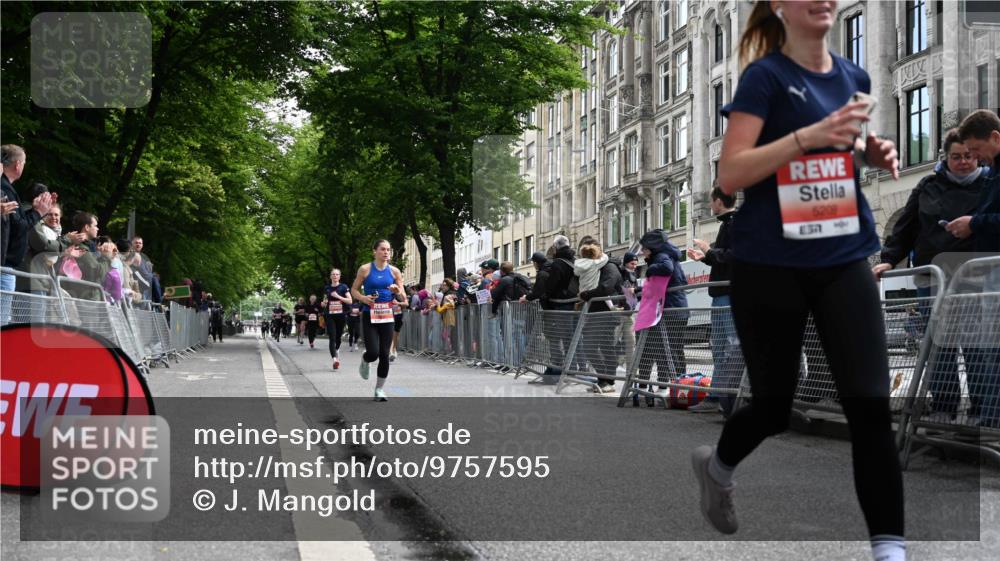 14.06.2026 - REWE Women's Run J. Mangold http://msf.ph/oto/9757595 14.06.2026 10:56:47 Ziel 5209, 5218, 5552, 5640, 5964 meine-sportfotos.de
