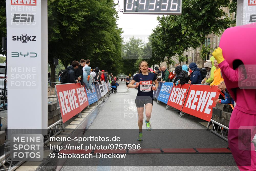 14.06.2026 - REWE Women's Run Strokosch-Dieckow http://msf.ph/oto/9757596 14.06.2026 09:43:59 Ziel 11296 meine-sportfotos.de