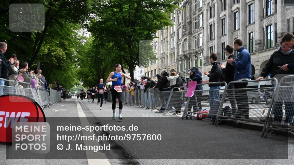 14.06.2026 - REWE Women's Run J. Mangold http://msf.ph/oto/9757600 14.06.2026 10:56:47 Ziel 5209, 5218, 5552, 5640, 5964 meine-sportfotos.de