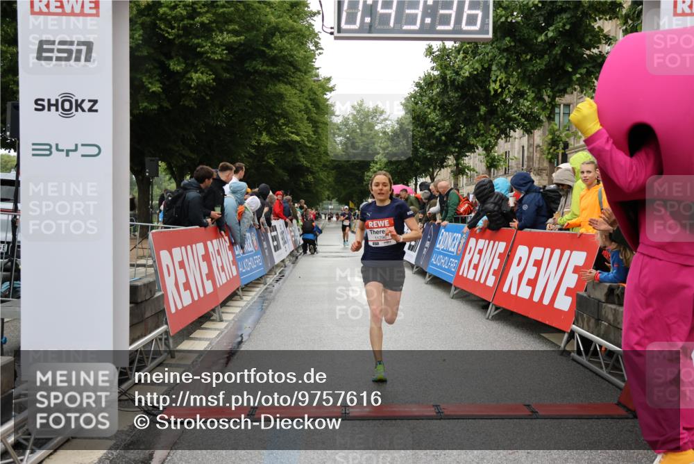14.06.2026 - REWE Women's Run Strokosch-Dieckow http://msf.ph/oto/9757616 14.06.2026 09:43:59 Ziel 11296 meine-sportfotos.de