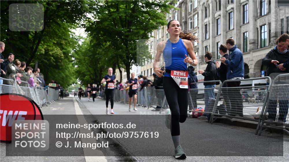 14.06.2026 - REWE Women's Run J. Mangold http://msf.ph/oto/9757619 14.06.2026 10:56:49 Ziel 5209, 5218, 5552, 5640, 5872, 5964 meine-sportfotos.de