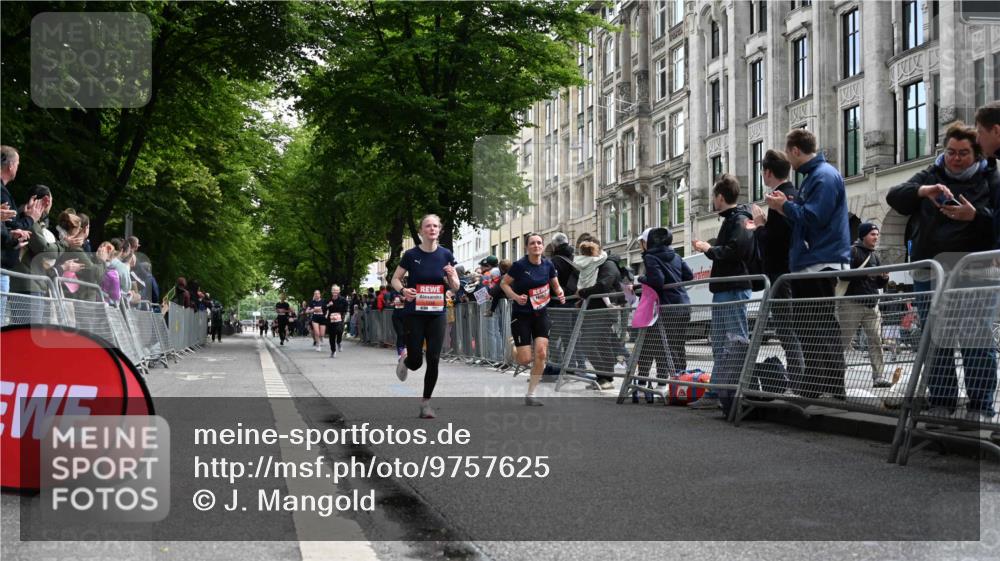 14.06.2026 - REWE Women's Run J. Mangold http://msf.ph/oto/9757625 14.06.2026 10:56:50 Ziel 5209, 5218, 5500, 5552, 5640, 5804, 5872, 5964 meine-sportfotos.de