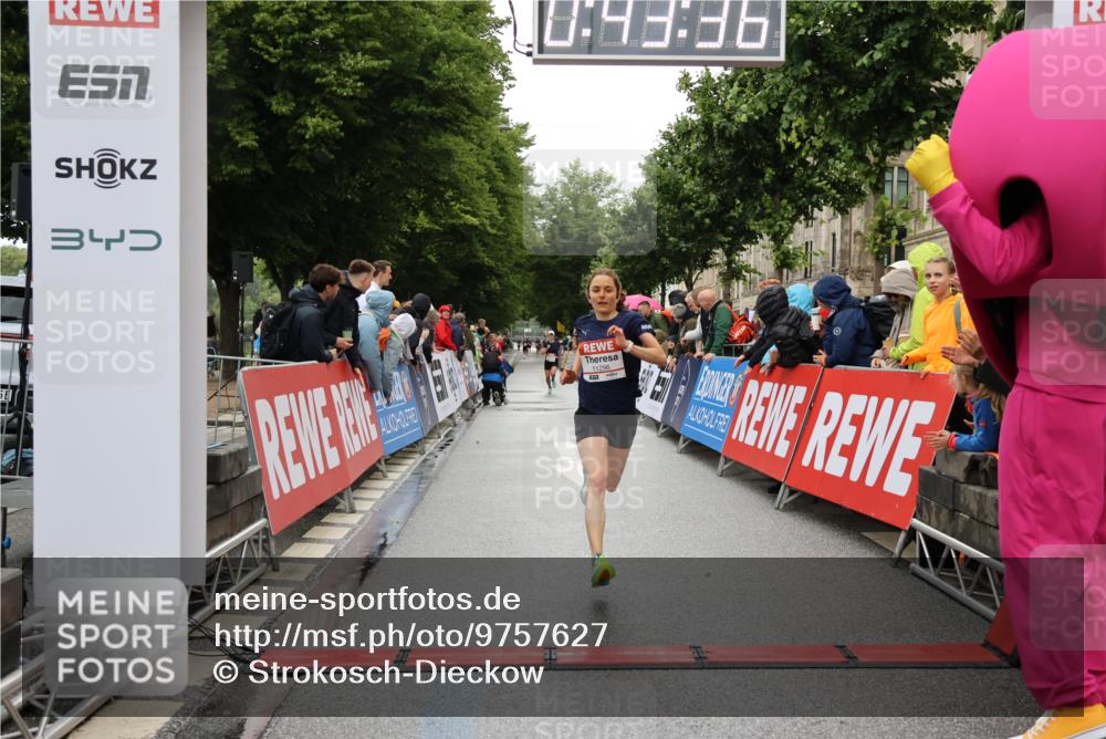14.06.2026 - REWE Women's Run Strokosch-Dieckow http://msf.ph/oto/9757627 14.06.2026 09:43:59 Ziel 11296 meine-sportfotos.de