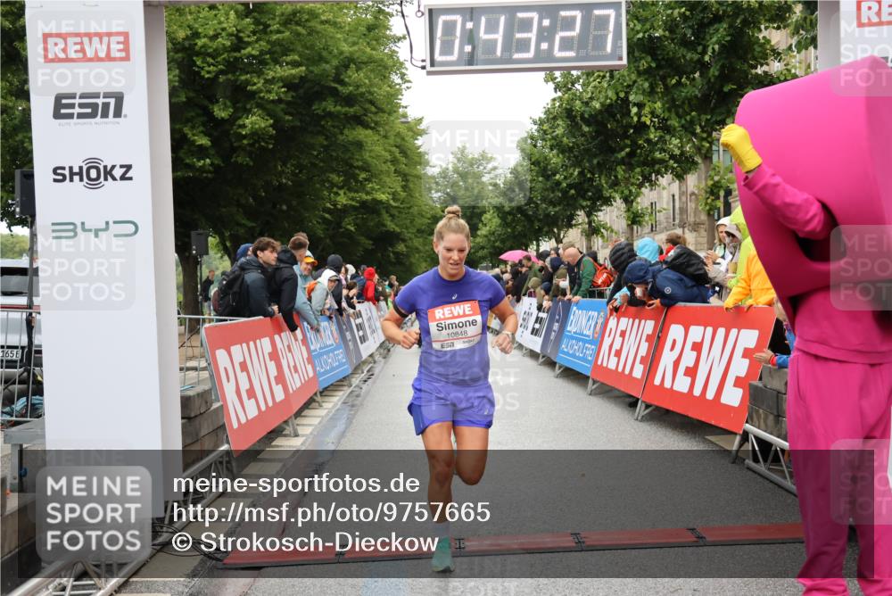 14.06.2026 - REWE Women's Run Strokosch-Dieckow http://msf.ph/oto/9757665 14.06.2026 09:43:50 Ziel 10848, 11508 meine-sportfotos.de